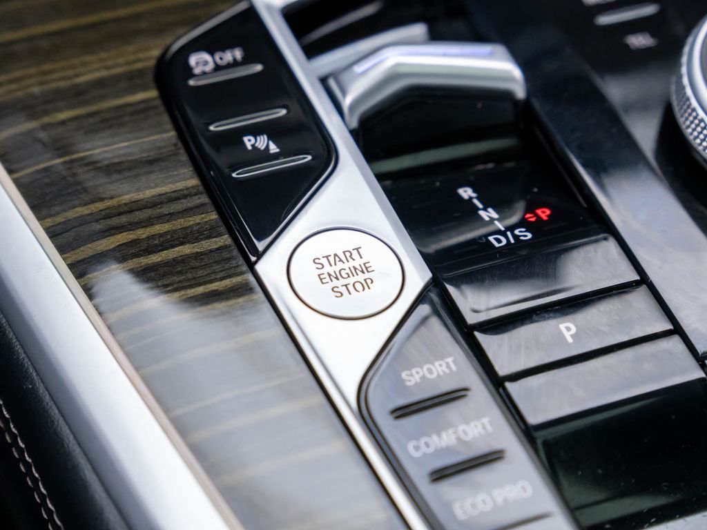 Vehicle image 24 of 34