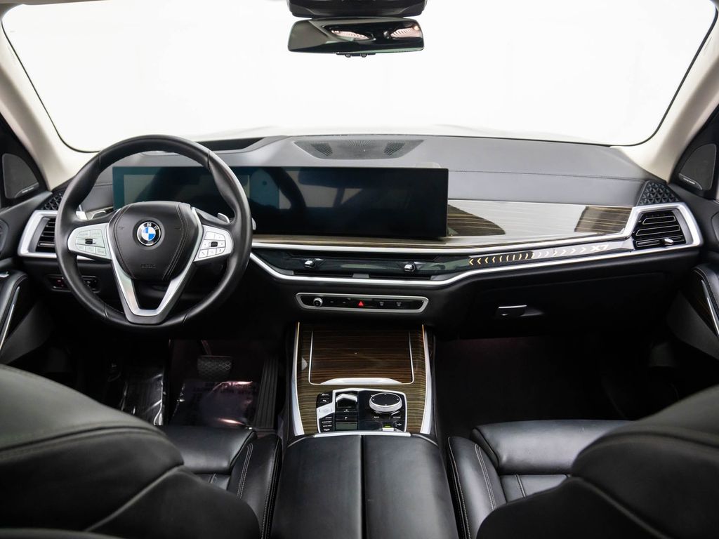 Vehicle image 16 of 34
