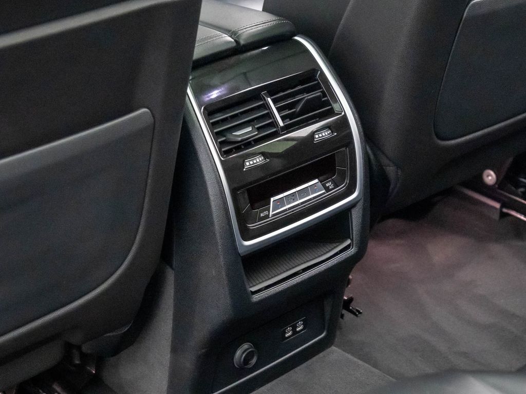 Vehicle image 26 of 34