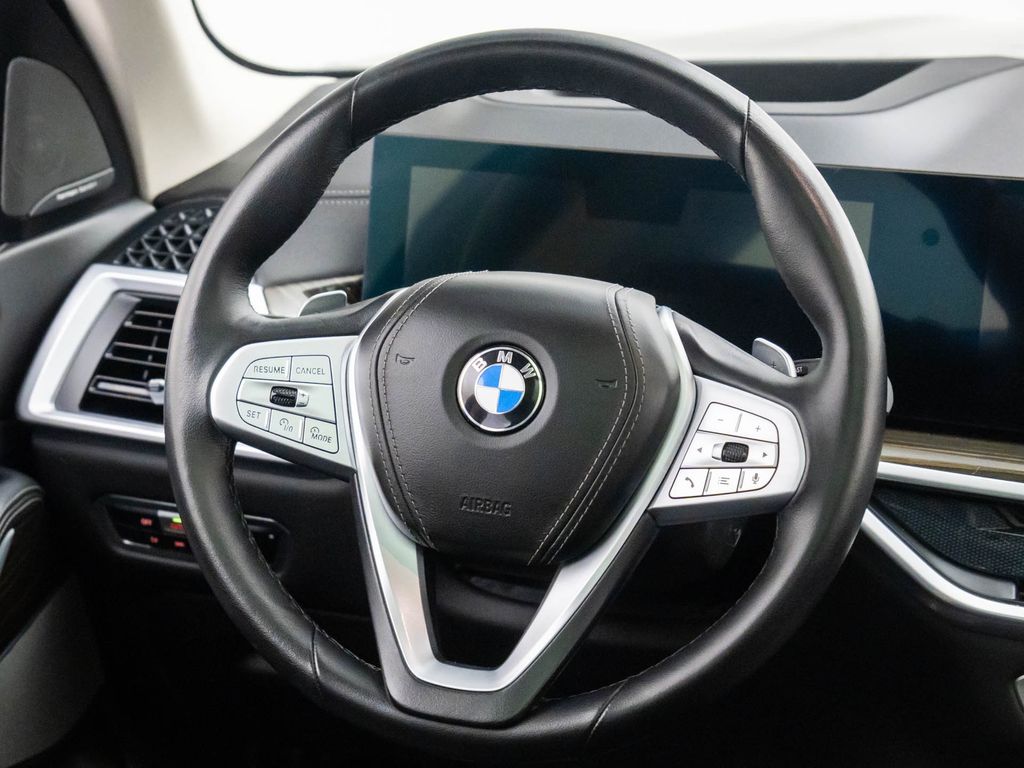 Vehicle image 29 of 34