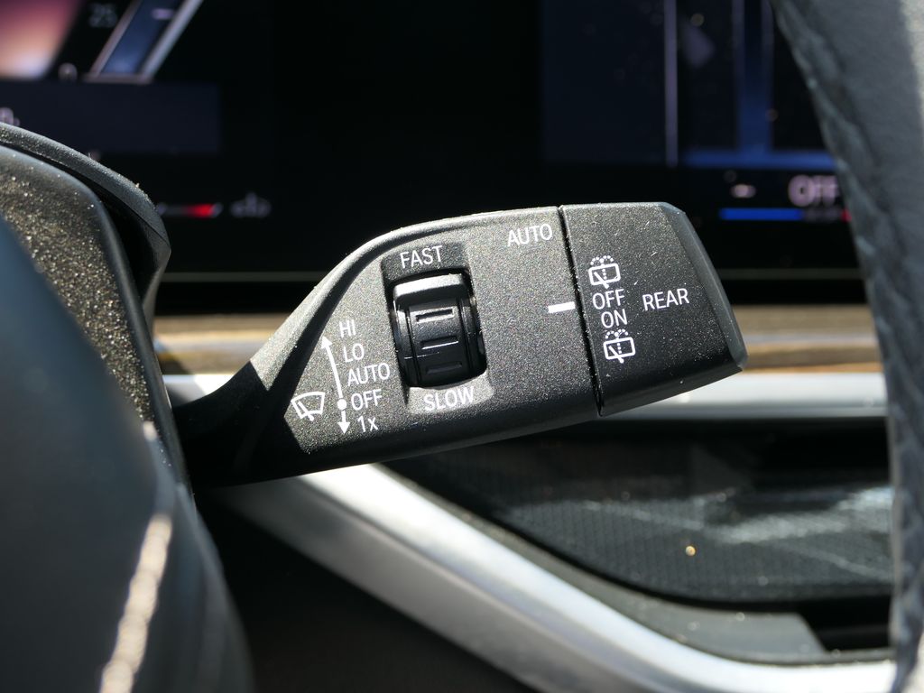 Vehicle image 17 of 30