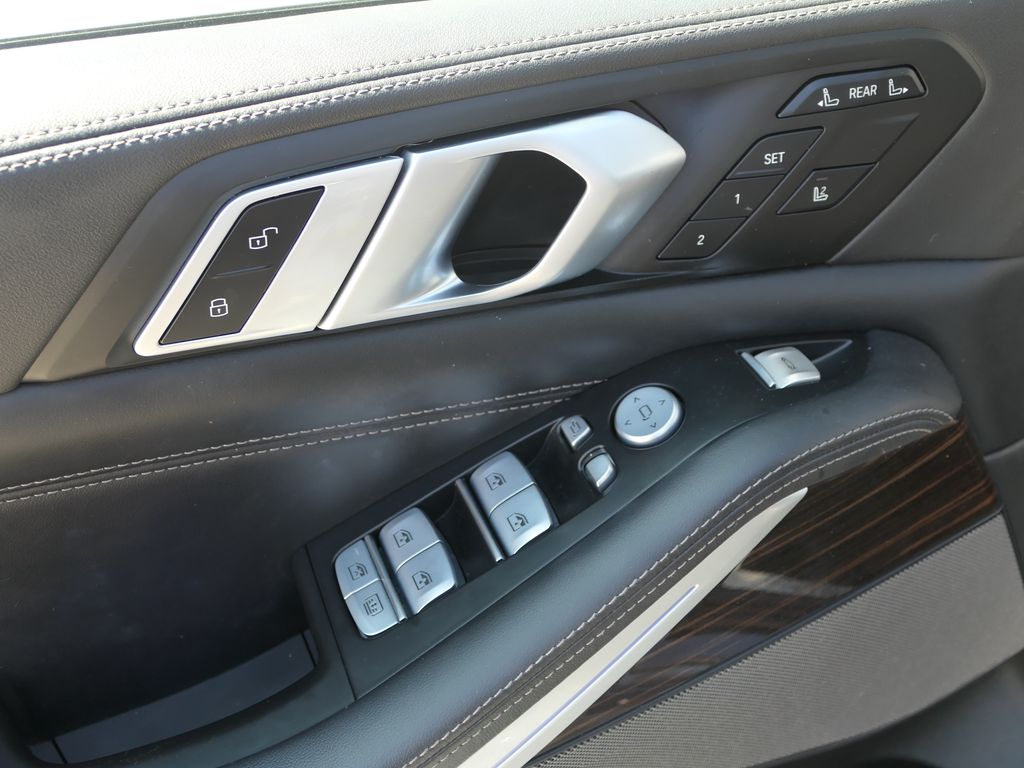 Vehicle image 14 of 30