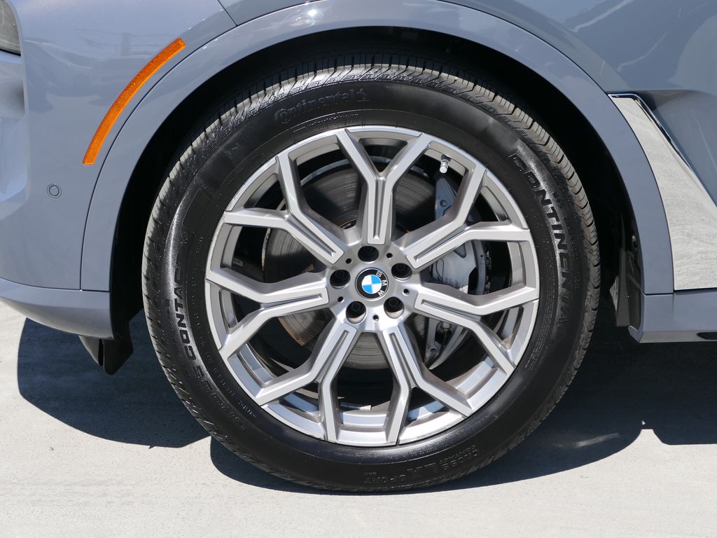 Vehicle image 10 of 30