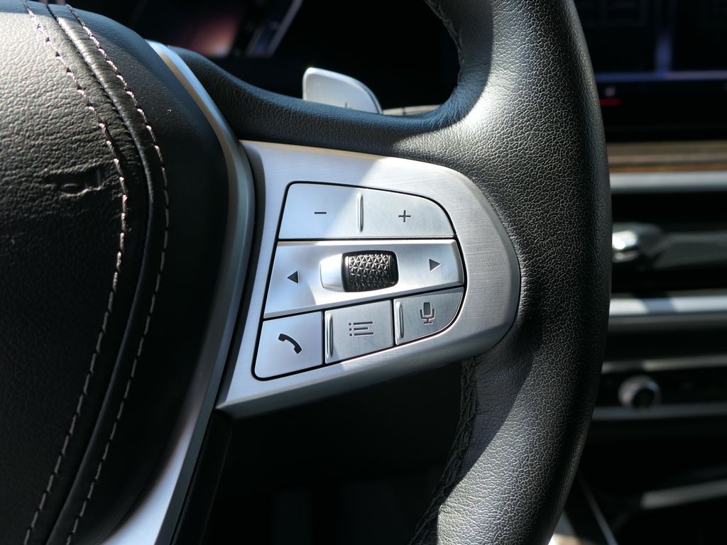 Vehicle image 16 of 30