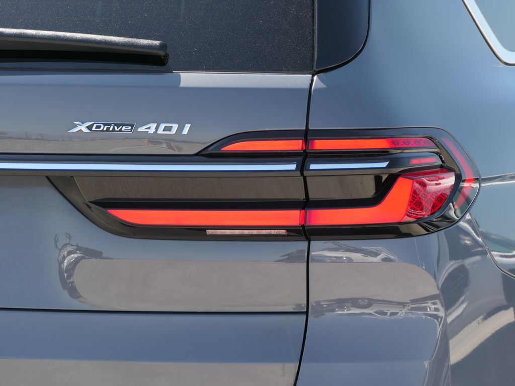 Vehicle image 7 of 30