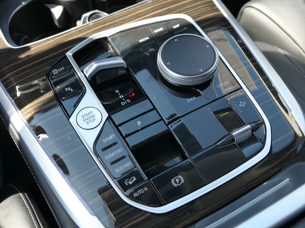Vehicle image 21 of 30