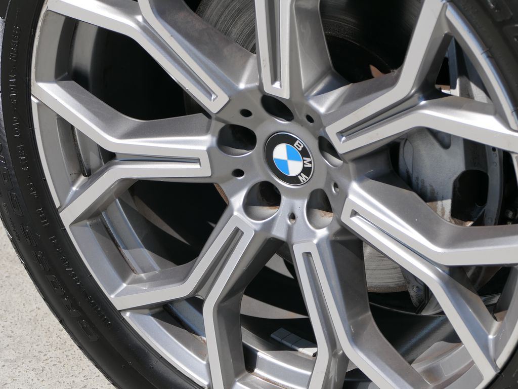 Vehicle image 11 of 30