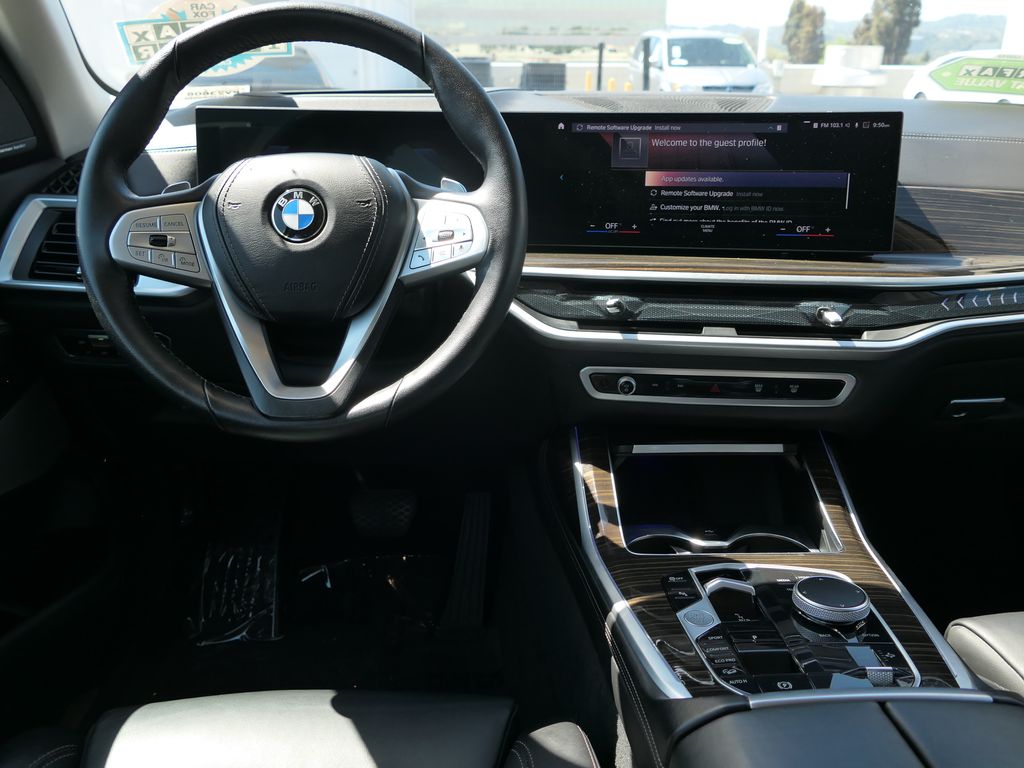 Vehicle image 24 of 30