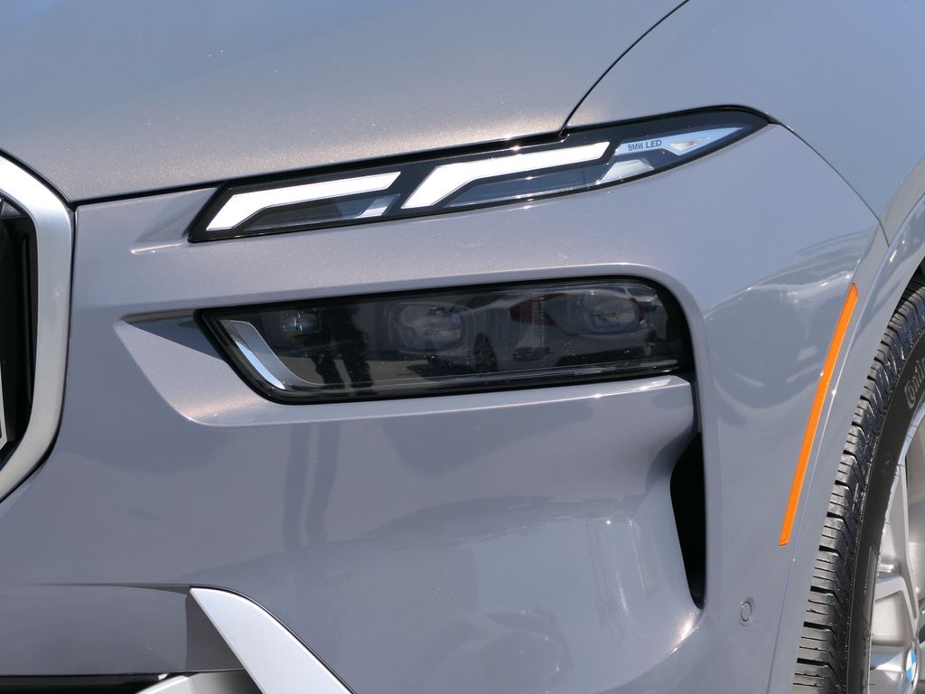 Vehicle image 9 of 30
