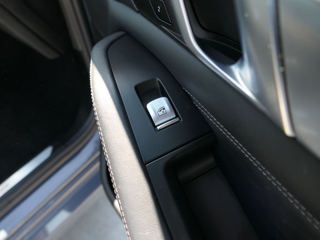Vehicle image 26 of 30