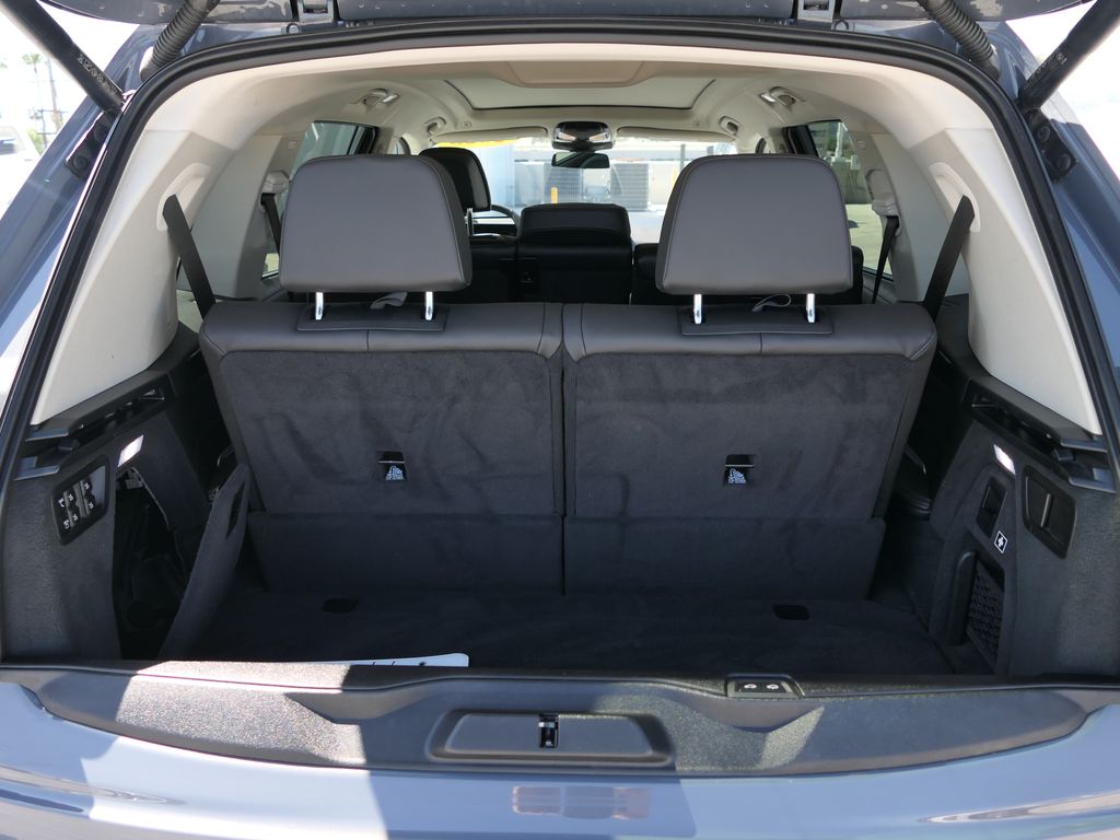 Vehicle image 25 of 30