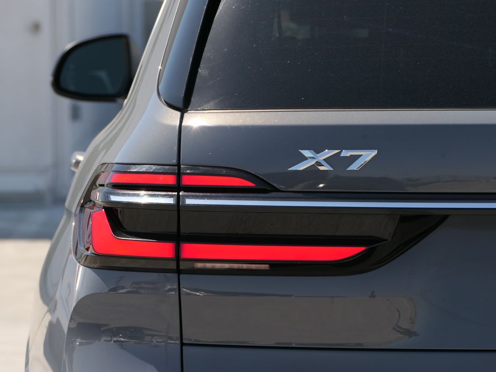 Vehicle image 8 of 30