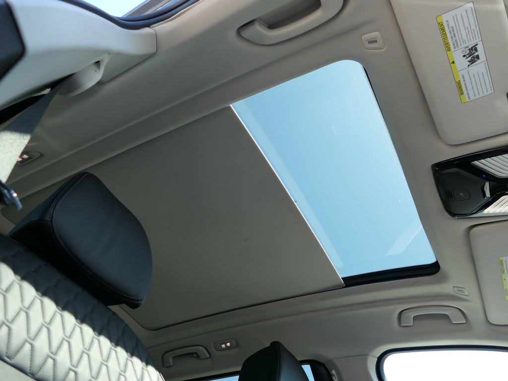 Vehicle image 28 of 30