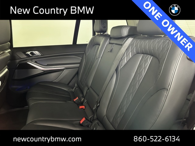 Vehicle image 27 of 32
