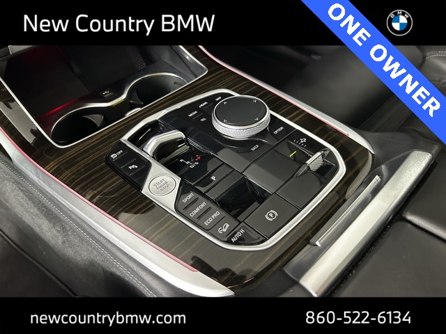 Vehicle image 24 of 32