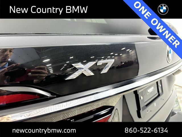 Vehicle image 10 of 32