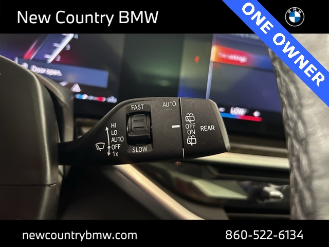 Vehicle image 21 of 32
