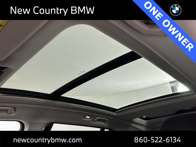 Vehicle image 26 of 32