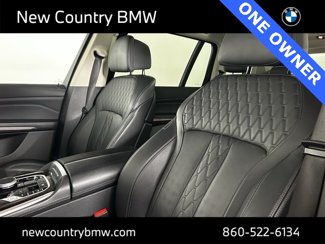 Vehicle image 15 of 32