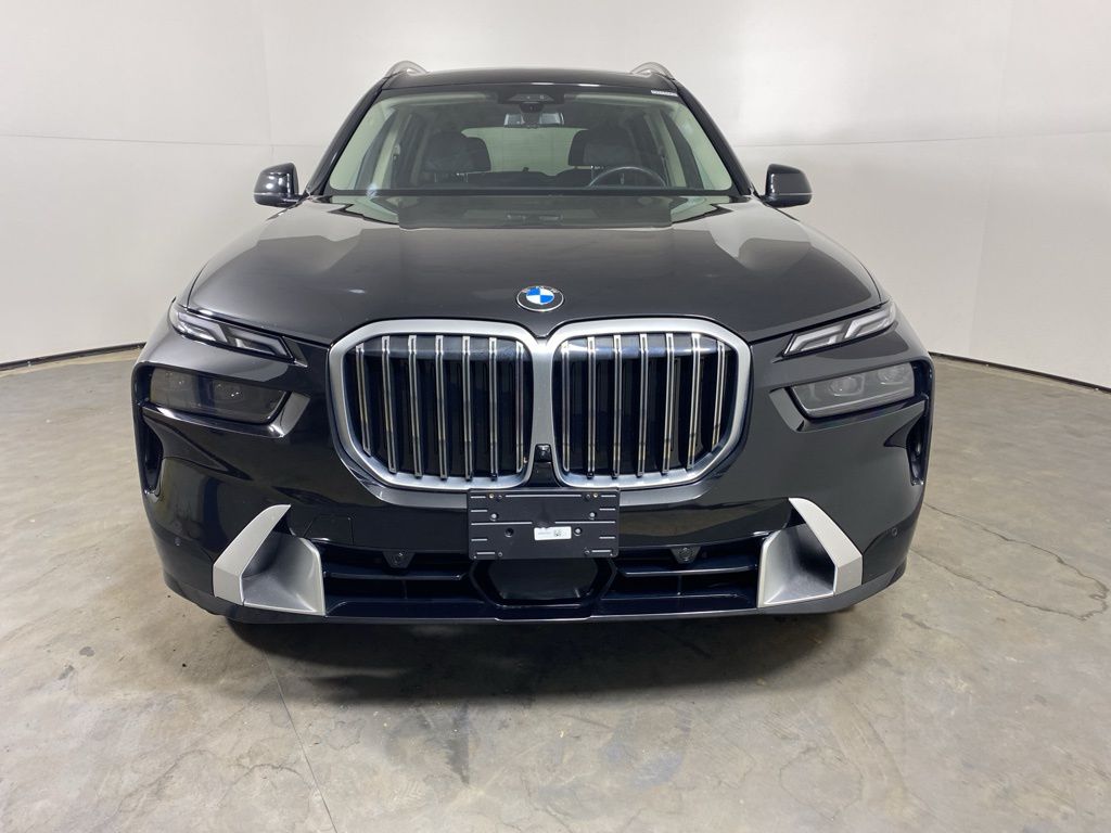2023 BMW X7 xDrive40i Image 2 of 34
