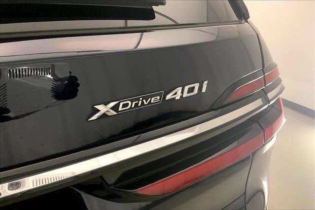 Vehicle image 31 of 33