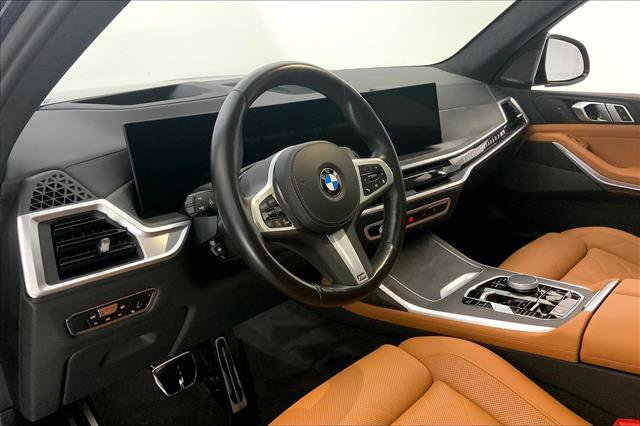 Vehicle image 22 of 33