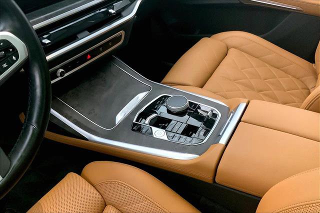 Vehicle image 23 of 33