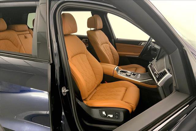 Vehicle image 10 of 33