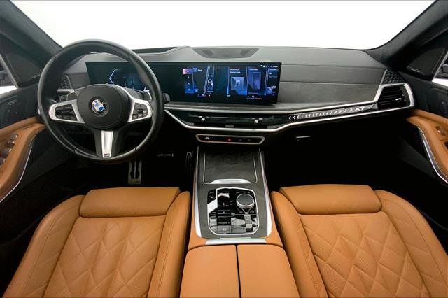 Vehicle image 17 of 33