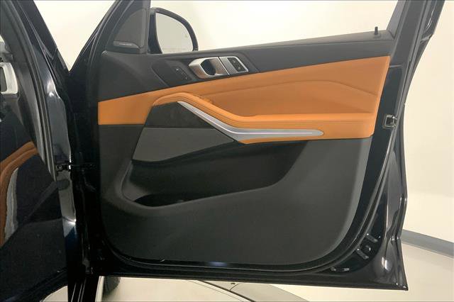 Vehicle image 26 of 33