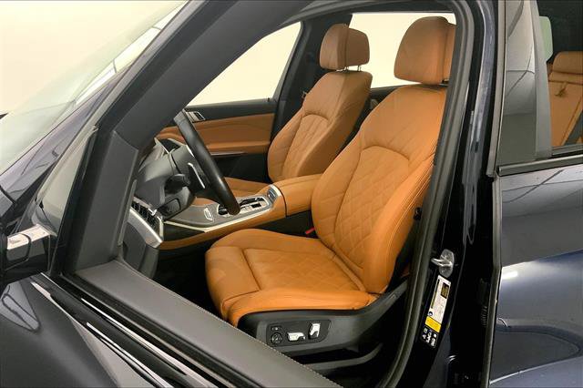 Vehicle image 14 of 33