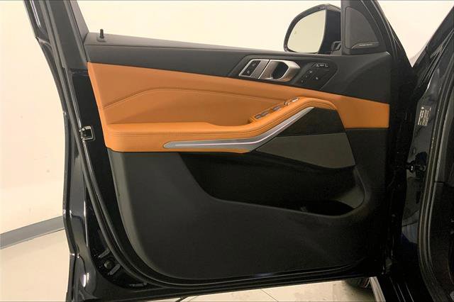 Vehicle image 25 of 33