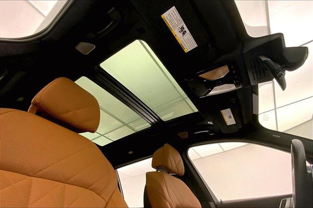 Vehicle image 15 of 33
