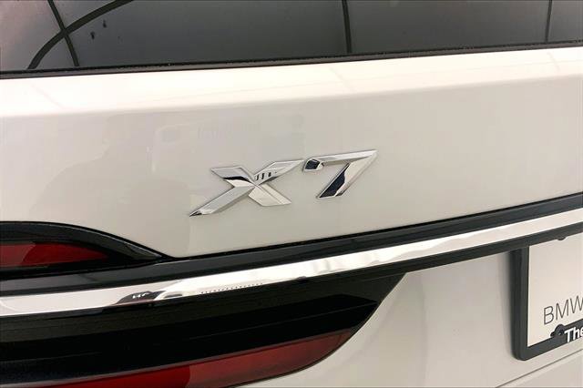 Vehicle image 27 of 33