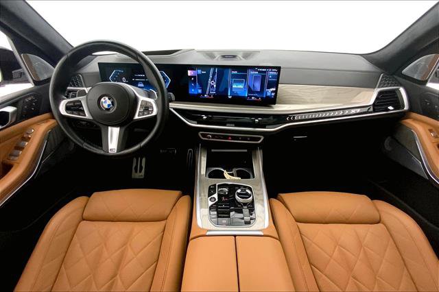Vehicle image 16 of 33