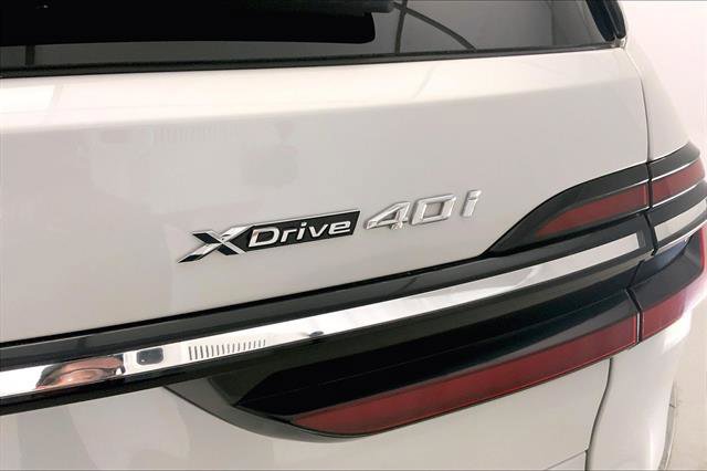 Vehicle image 29 of 33