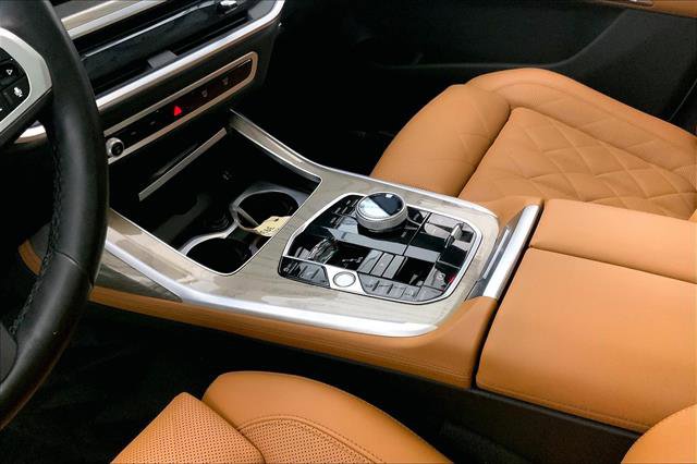 Vehicle image 23 of 33