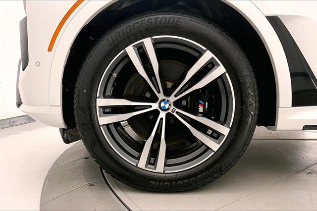 Vehicle image 10 of 33