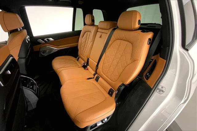Vehicle image 13 of 33
