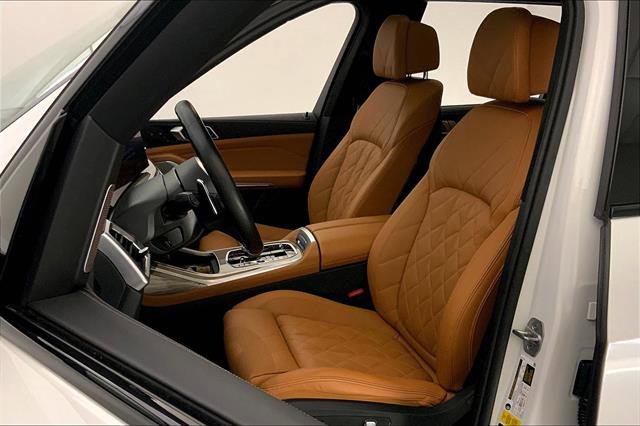 Vehicle image 14 of 33