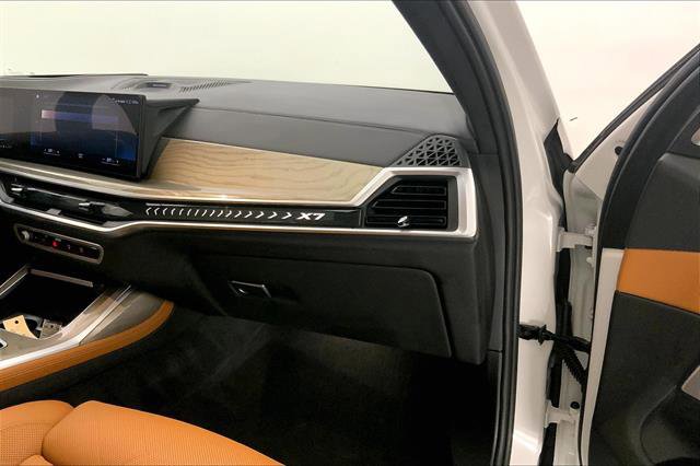 Vehicle image 28 of 33