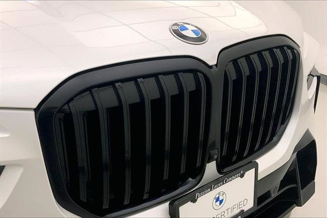 Vehicle image 31 of 33