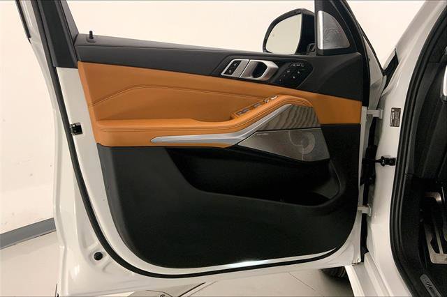 Vehicle image 24 of 33