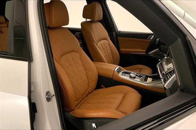 Vehicle image 12 of 33
