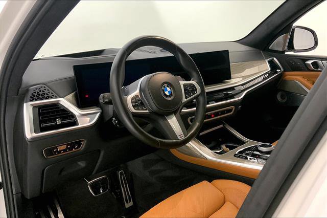 Vehicle image 17 of 33