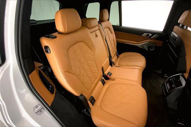Vehicle image 11 of 33