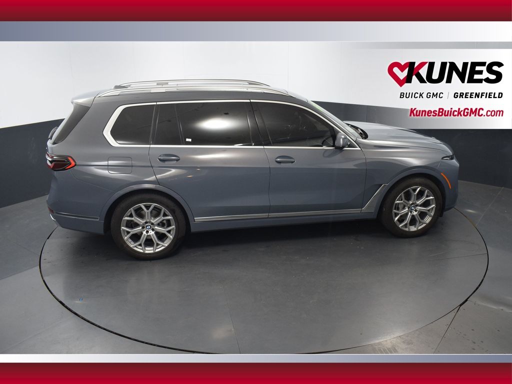 Vehicle image 18 of 52