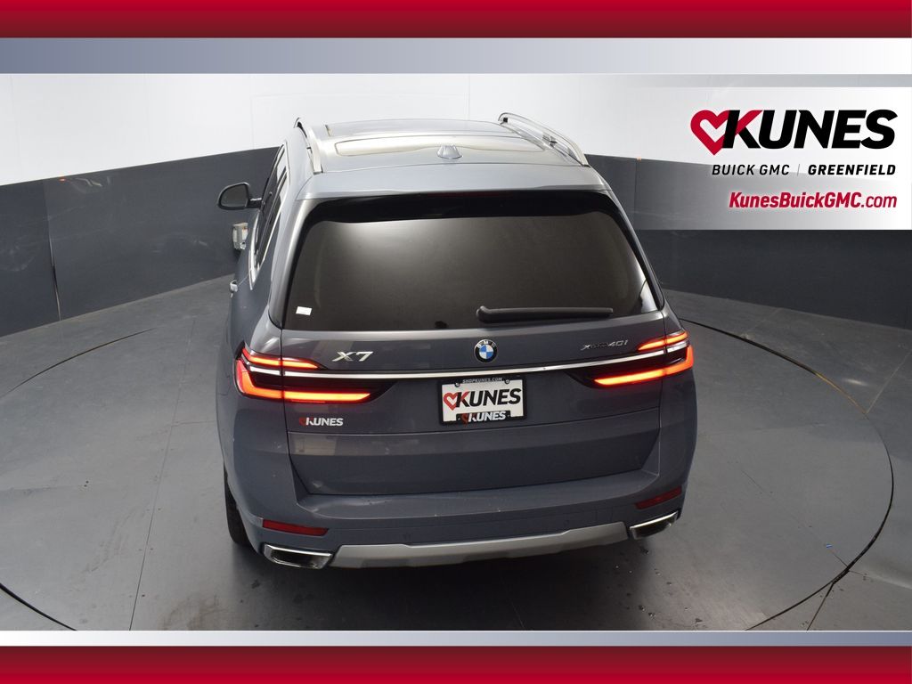 Vehicle image 22 of 52