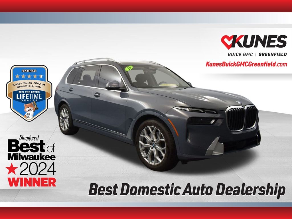 Vehicle image 10 of 52