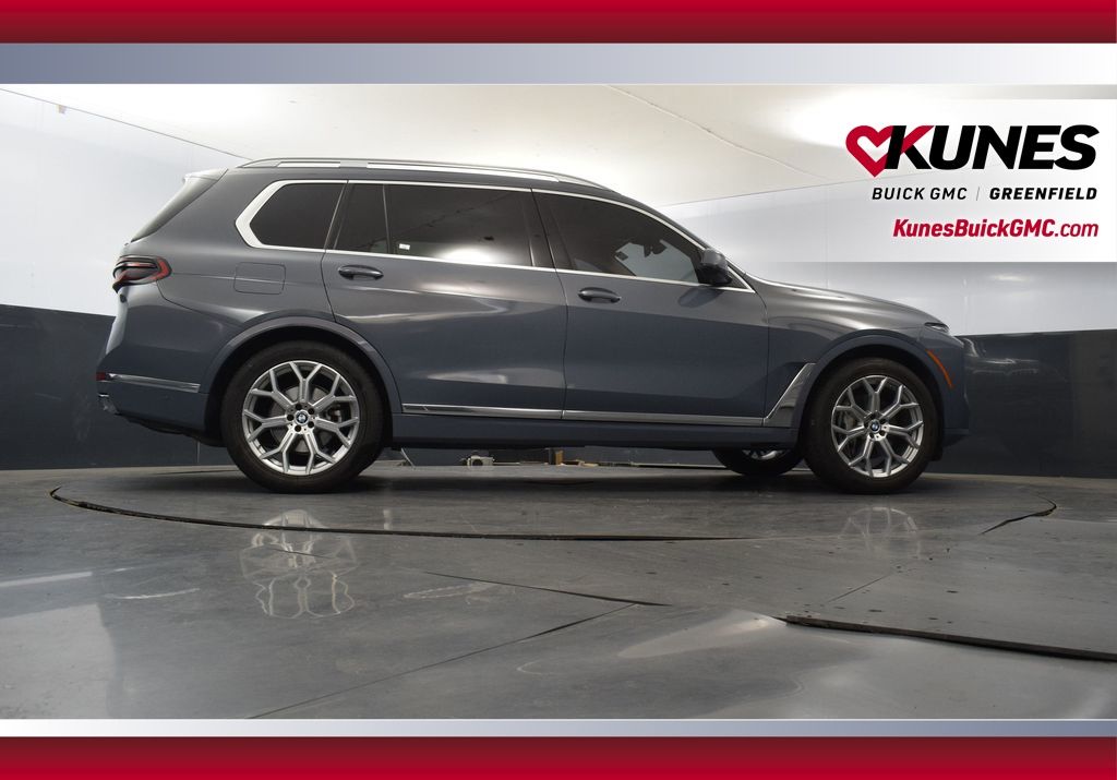Vehicle image 13 of 52
